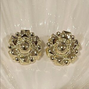 Elegant Gold-Tone Stud Earrings.
14k Gold Plated.